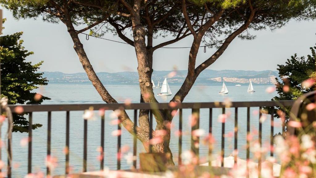 Hotel Astoria Garda  Exterior photo